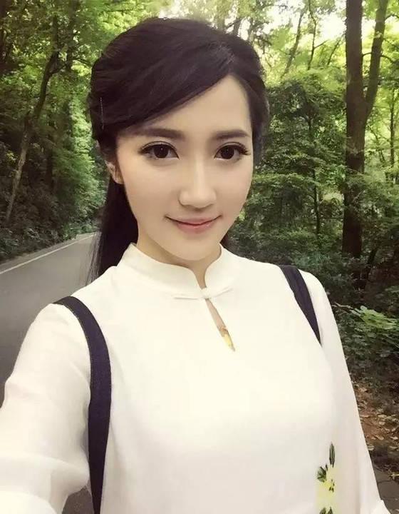 合肥校花吃瓜事件视频,校园热传视频引发热议