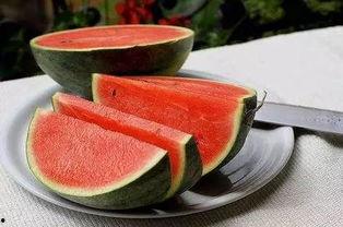 大学生全校吃瓜视频,大学生吃瓜视频引发全网热议  第2张