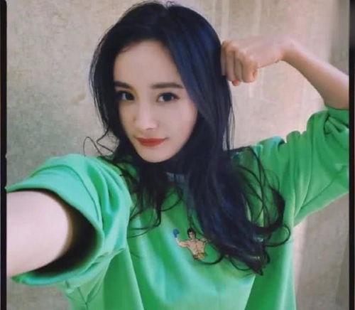 杨幂吃瓜视频完整,揭秘娱乐圈幕后真相，明星隐私大曝光  第2张