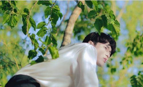 张艺兴夏日吃瓜完整视频,趣味瞬间与幕后花絮 第2张 张艺兴夏日吃瓜完整视频,趣味瞬间与幕后花絮 第2张