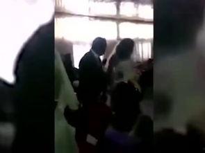 女子男友吃瓜视频播放在线观看,在线观看引发热议  第3张