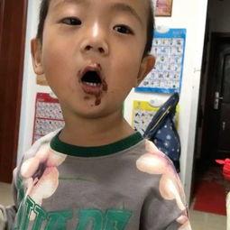 吃瓜大哥看孩子放学视频,吃瓜大哥镜头下的孩子放学时光