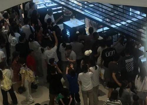 西安万象城吃瓜事件视频  第3张