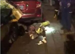 大爷抱着饭碗吃瓜视频,温馨画面引网友热议