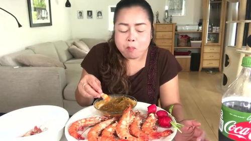 大妈吃瓜饼视频播放下载,播放下载量惊人! 第3张 大妈吃瓜饼视频播放下载,播放下载量惊人! 第3张