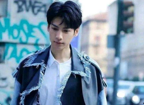 罗云熙和白鹿导演吃瓜视频 第3张 罗云熙和白鹿导演吃瓜视频 第3张