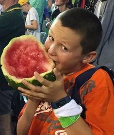 男孩摔西瓜吃瓜视频大全,萌态百出视频大全  第2张