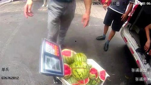 吃瓜群众摔护栏视频大全,惊险瞬间！吃瓜群众摔护栏视频大盘点  第3张