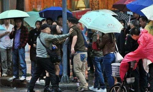 朝阳民众吃瓜事件视频,一场引发热议的街头现象揭秘