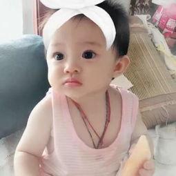 小宝吃哈密瓜的视频,哈密瓜美食之旅  第2张