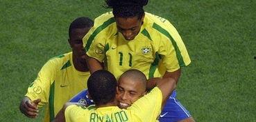 西班牙足球吃瓜事件视频  第2张