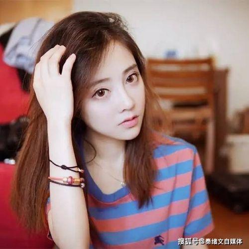 吃瓜少女张小花视频下载,揭秘娱乐圈幕后故事 第3张 吃瓜少女张小花视频下载,揭秘娱乐圈幕后故事 第3张