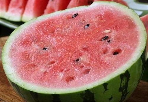 老外吃麒麟瓜视频播放,品尝中国独特美味，视频播放引发热议