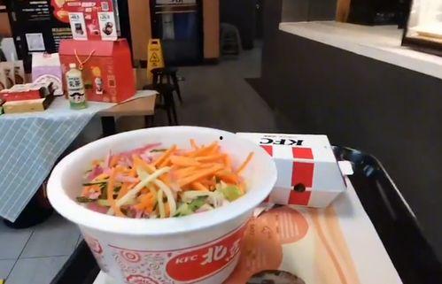 美食博主吃瓜变脸图片视频,揭秘美食背后的真实滋味  第2张