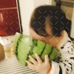 宝宝吃哈米瓜视频播放,甜蜜滋味萌动瞬间  第3张