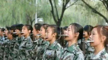 浙江教官吃瓜视频,揭秘军营里的“另类”娱乐 第2张 浙江教官吃瓜视频,揭秘军营里的“另类”娱乐 第2张