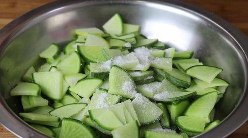 砍瓜如何炒着吃视频教程,砍瓜炒制秘籍，美味家常菜轻松上桌  第2张