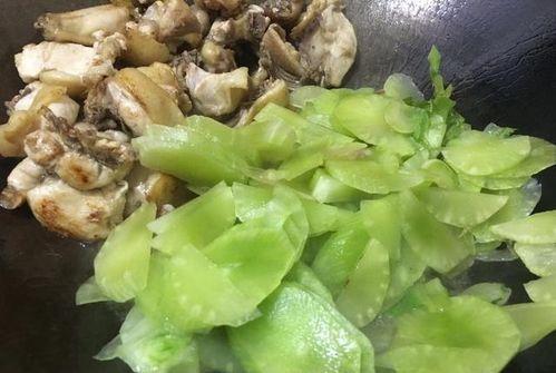 砍瓜如何炒着吃视频教程,砍瓜炒制秘籍，美味家常菜轻松上桌  第3张