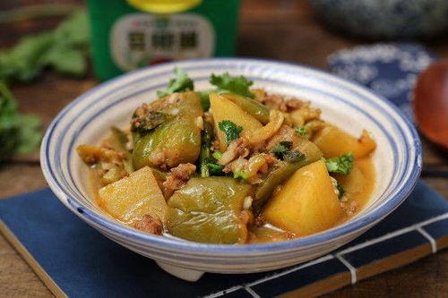 砍瓜可以炖菜吃吗视频教程,砍瓜炖菜，家常美味新尝试  第3张