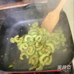 吃沙瓜的视频大全图片,尽享夏日清凉美味瞬间  第2张