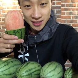 高州网红吃瓜事件视频曝光,视频曝光引发网友热议  第3张